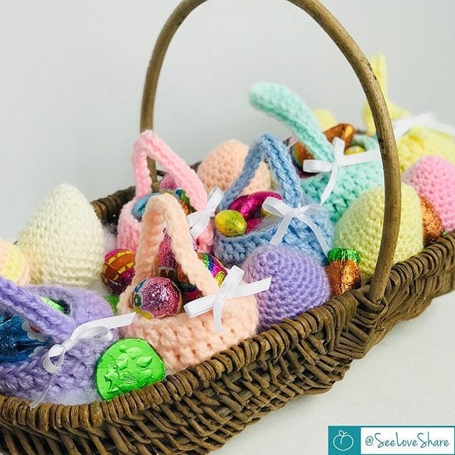 Finished mini crochet easter basket pattern with handle and ribbon detail