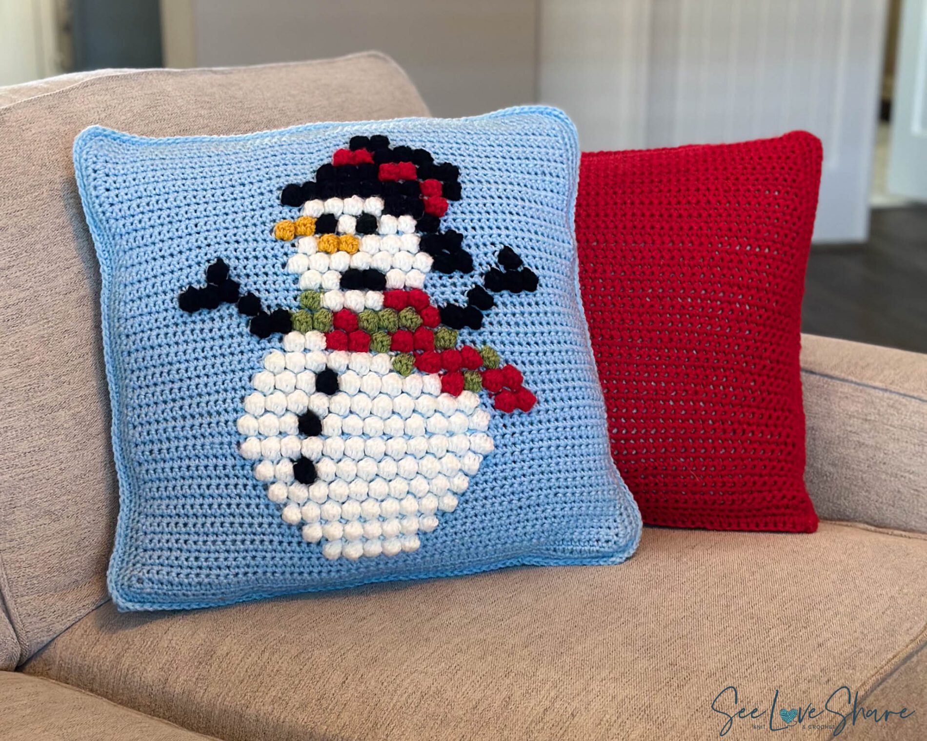 Snowman Bobble Stitch Pillow - Free Crochet Pattern